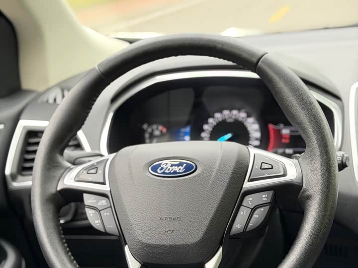 Ford Edge — фото 9