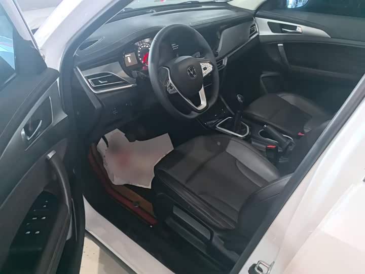 Changan CS35 PLUS 2019 1.6 L MT — фото 16