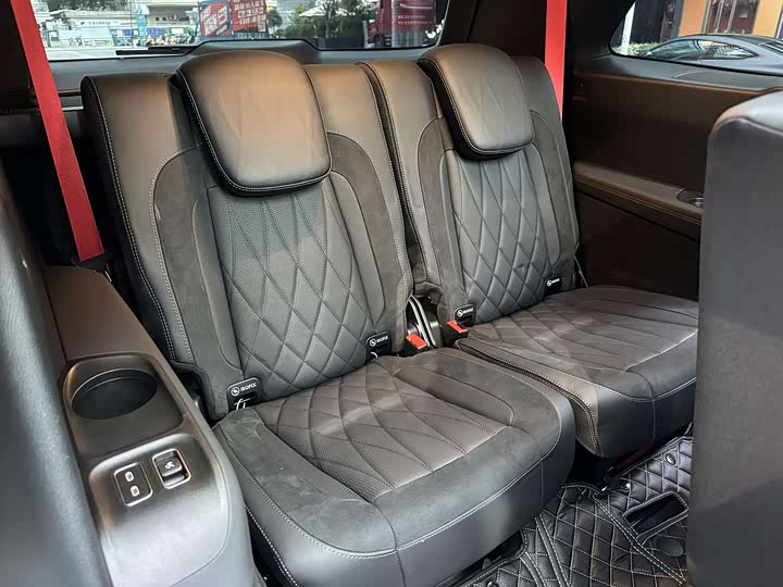 Mercedes-Benz GLS 2024 AMG GLS 63 4 MATIC+ — фото 12