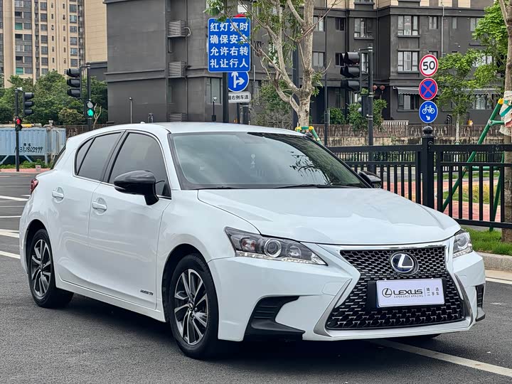Lexus CT 2020 CT 200h — фото 3