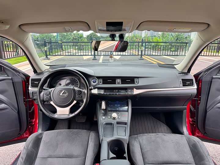 Lexus CT 2020 CT 200h — фото 13