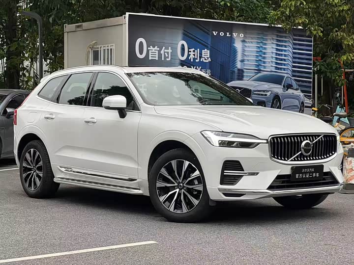Volvo XC60 2024 B 5 4 WD — фото 3