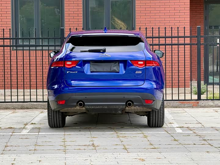 Jaguar F-PACE 2018 2.0 T 4 WD — фото 6
