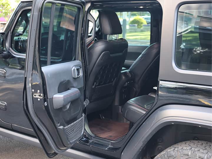 Jeep Wrangler — фото 13
