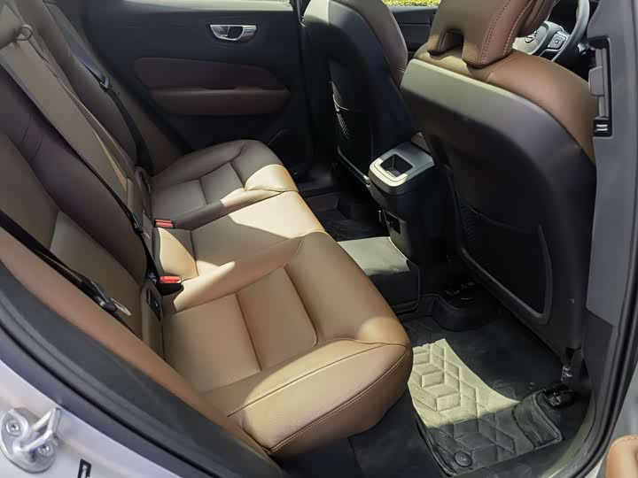 Volvo XC60 2024 B 5 4 WD — фото 16