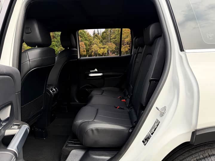Mercedes-Benz GLB 2021 GLB 200 — фото 38