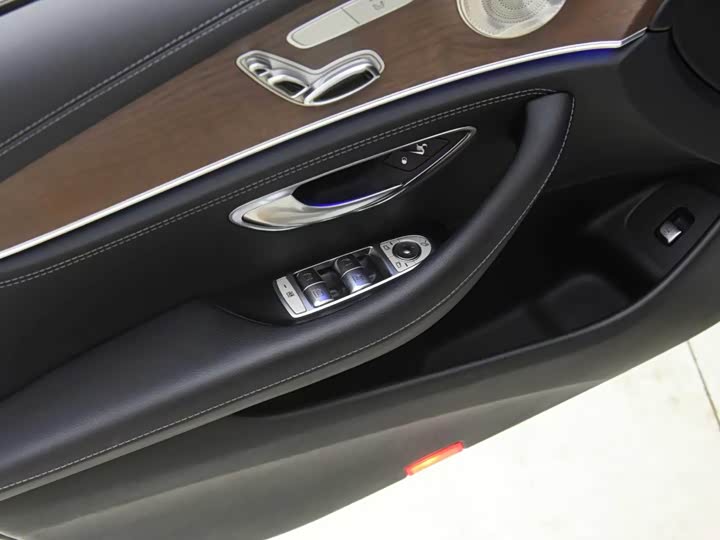 Mercedes-Benz E-Class E 200 L — фото 13
