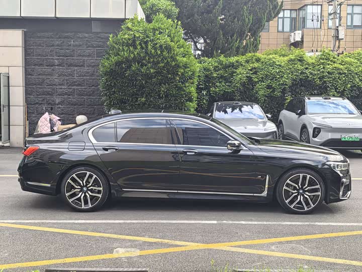 BMW 7-Series 2021 740 Li x Drive M — фото 3