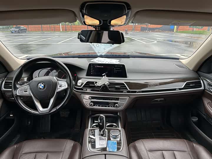 BMW 7-Series 2018 730 Li Leading — фото 6