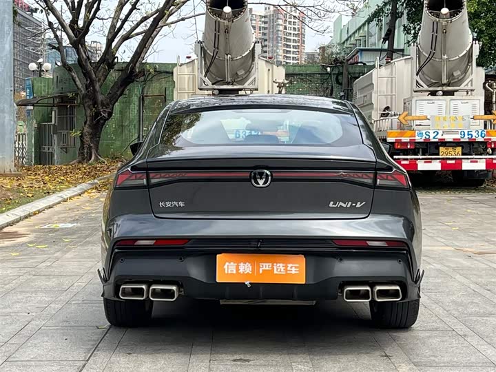 Changan UNI-V 2024 1.5 T Premium — фото 6