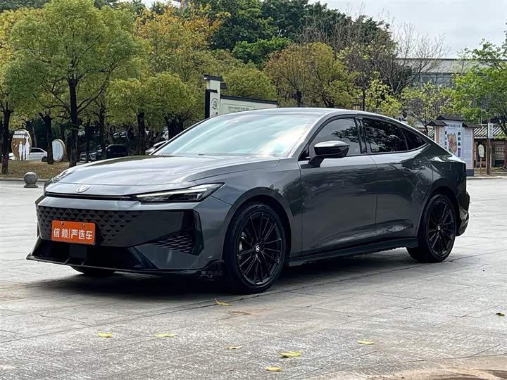 Changan UNI-V 2024 1.5 T Premium — фото 1