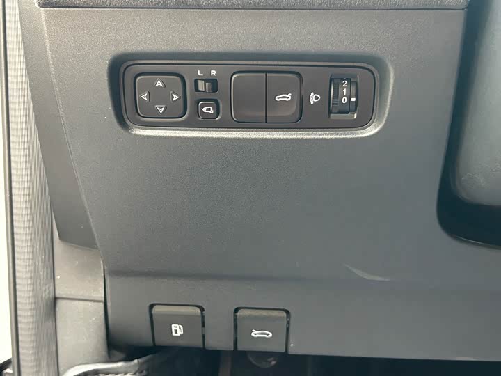 Changan UNI-V 2024 1.5 T Sport — фото 12