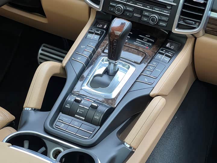 Porsche Cayenne 2015 Cayenne 3.0 T — фото 12