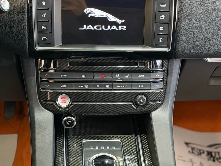 Jaguar F-PACE 2018 2.0 T 4 WD — фото 7