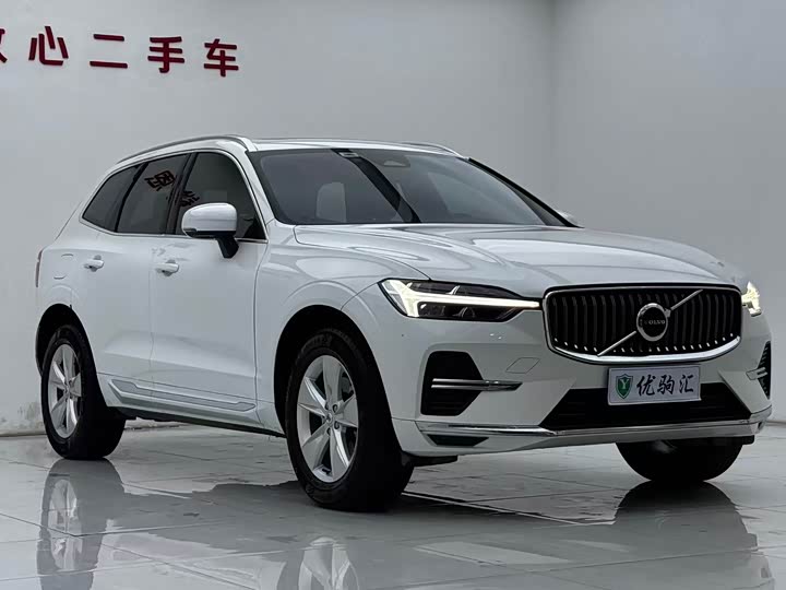 Volvo XC60 2022 B 5 4 WD — фото 2