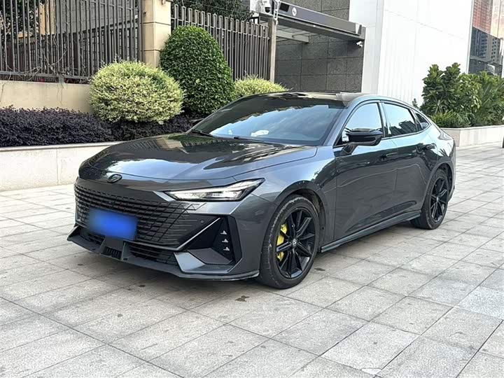 Changan UNI-V 2022 1.5 T Premium — фото 2