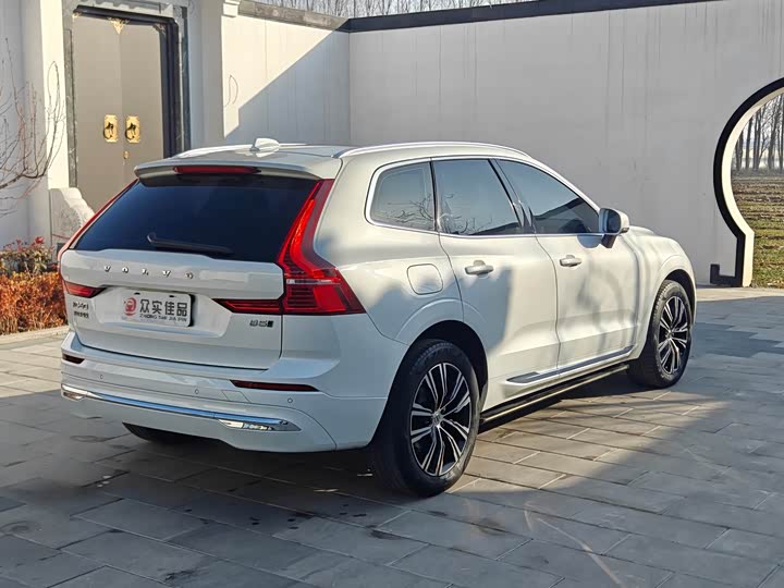 Volvo XC60 2022 B 5 4 WD — фото 4