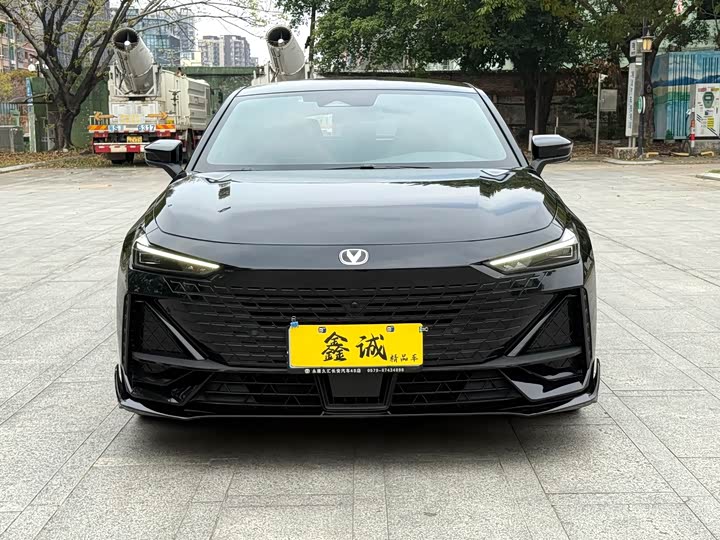 Changan UNI-V 2023 1.5 T — фото 3