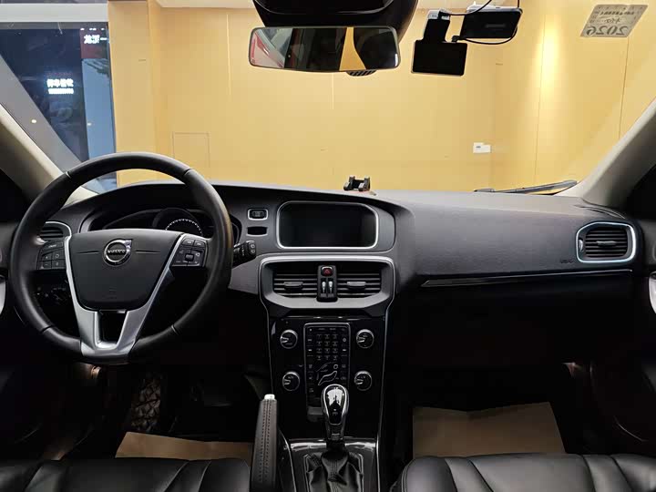 Volvo V40 2018 T 3 — фото 19