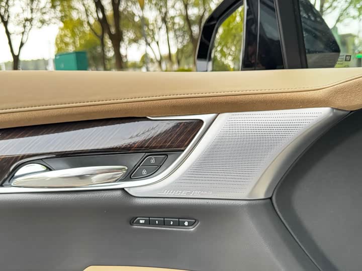 Cadillac XT6 2025 2.0 T 4 WD — фото 11