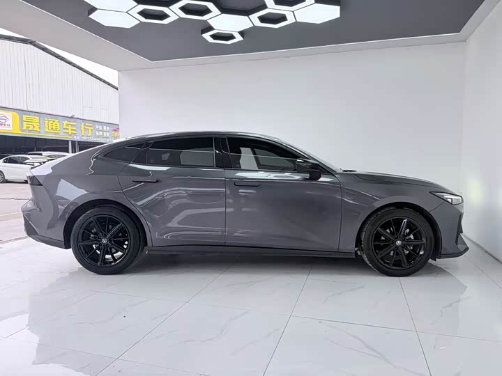 Changan UNI-V 2023 1.5 T Premium — фото 14