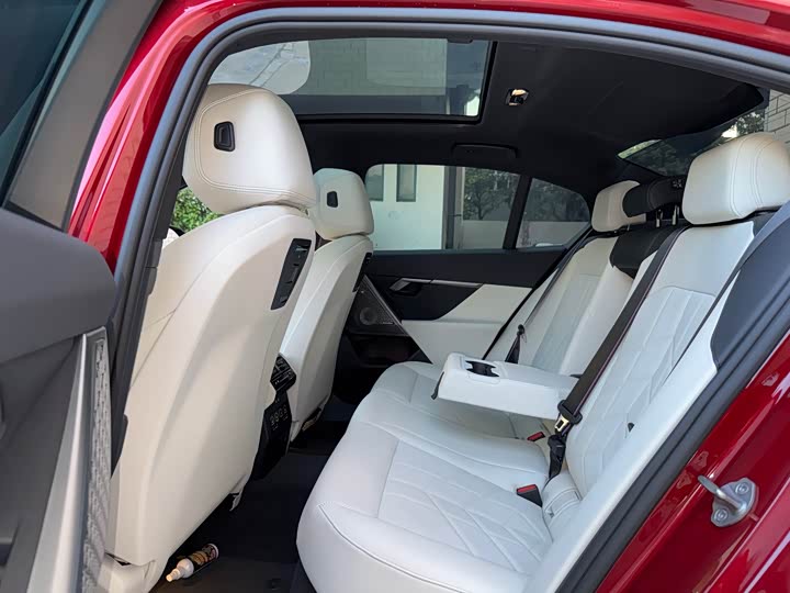 BMW i 5 M 60 2024 x Drive M 60 — фото 14
