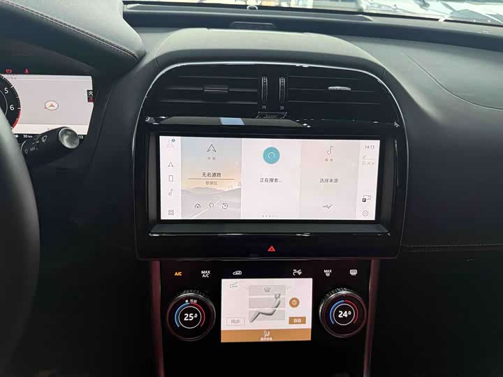 Jaguar XEL 2024 2.0 T 250 PS R-DYNAMIC S — фото 13