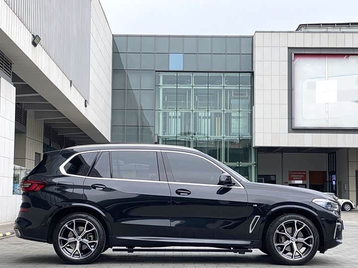 BMW X5 2022 x Drive 40 Li M — фото 3