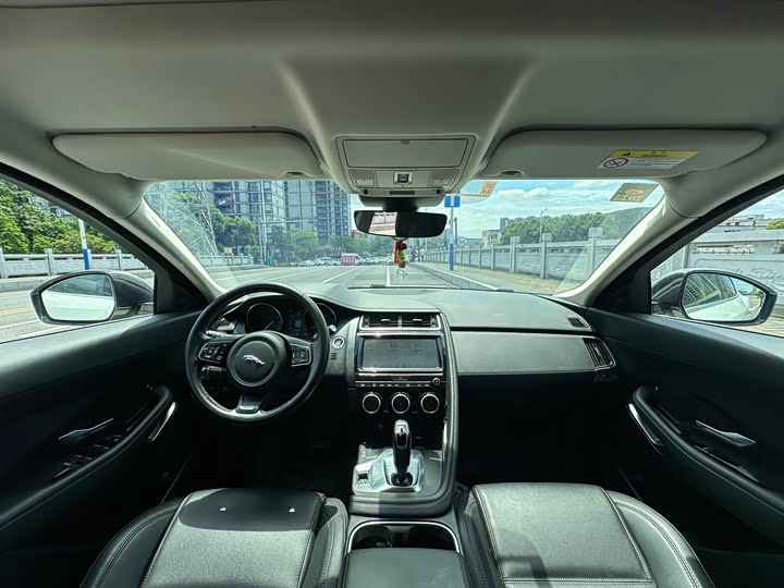 Jaguar E-PACE 2018 P 200 S V — фото 7