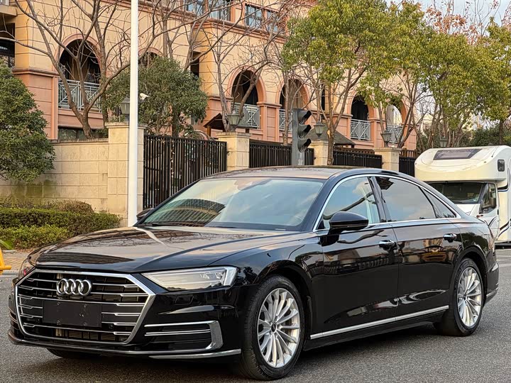 Audi A8 2022 A 8 L 50 TFSI quattro Comfort — фото 3