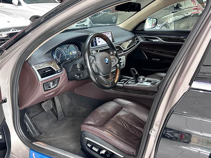 BMW 7 Series 730Li люкс — фото 4