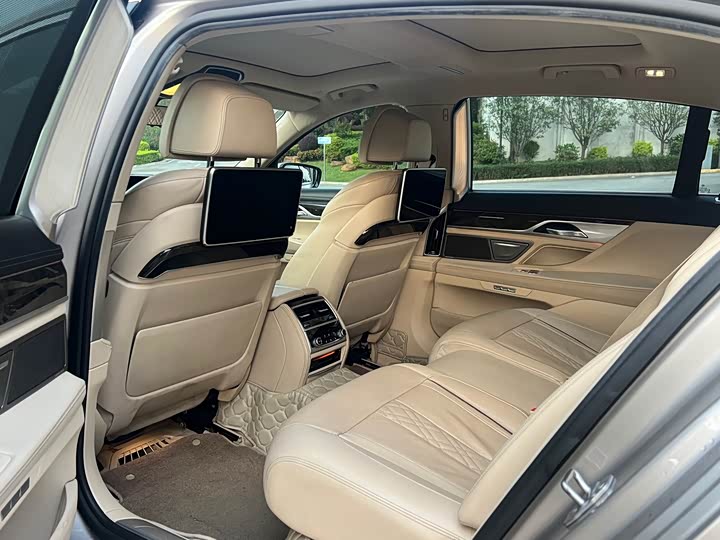 BMW 7 Series 730Li люкс — фото 10