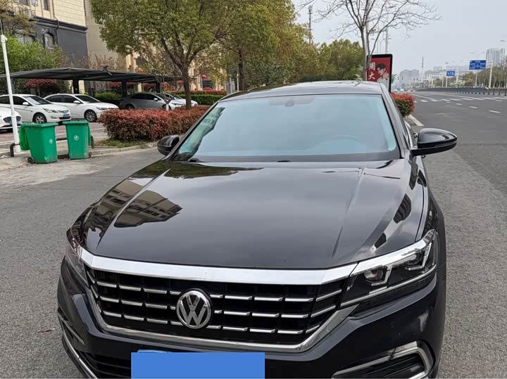 Volkswagen Passat — фото 1