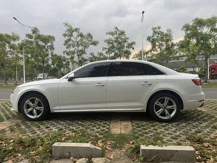 Audi A4L 2017 Plus 40 TFSI — фото 9