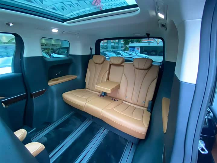Hongqi HQ9 PHEV 2024 2.0 T 4 WD — фото 13