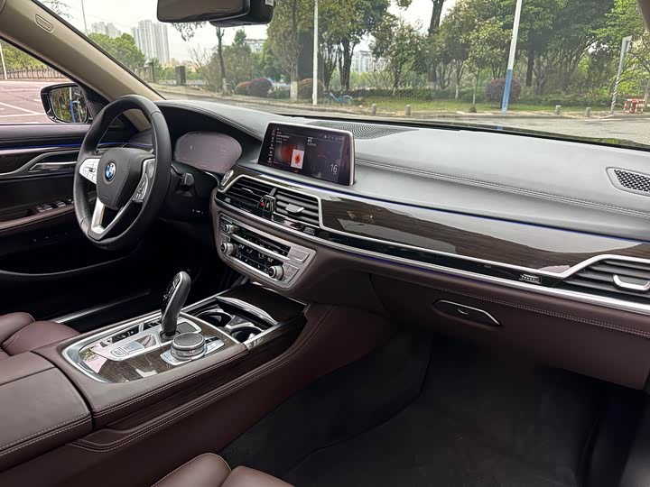 BMW 7-Series 2019 730 Li — фото 9