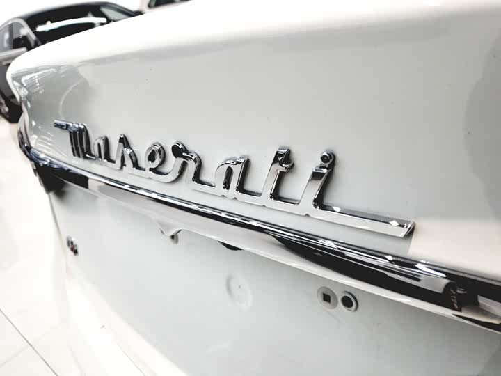 Maserati Quattroporte — фото 18