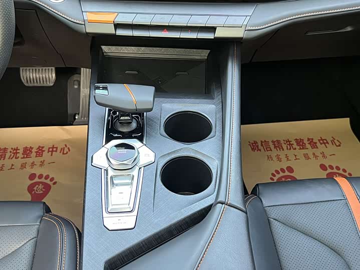 Changan UNI-V 2024 1.5 T Premium — фото 17