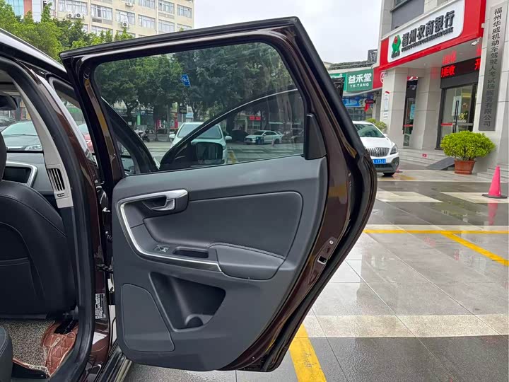 Volvo XC60 2017 T 5 — фото 20