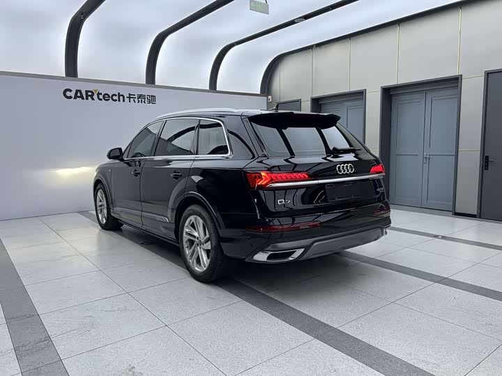 Audi Q7 2023 45 TFSI quattro S line Sport — фото 4
