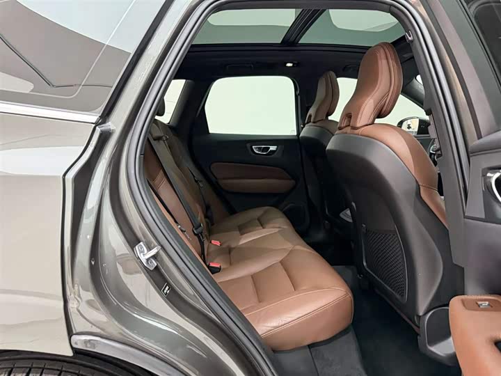 Volvo XC60 2022 B 5 4 WD — фото 20