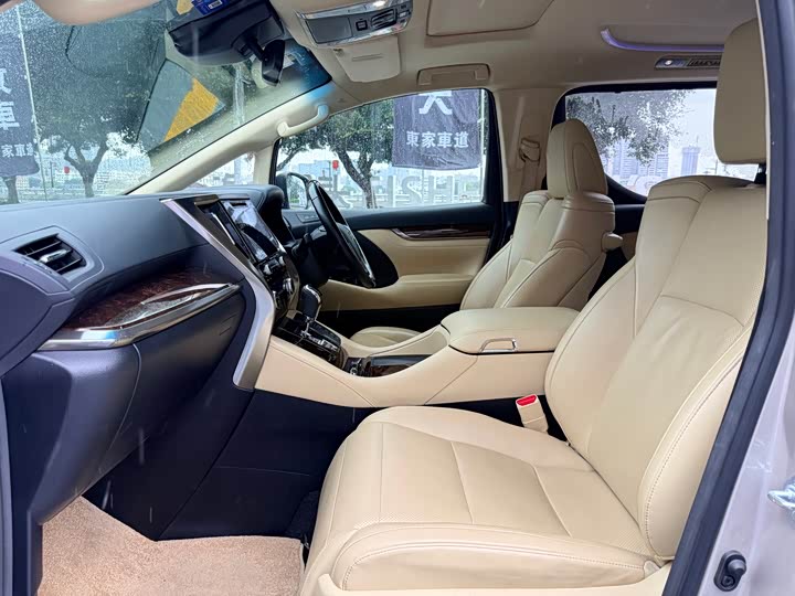 Toyota Alphard — фото 14