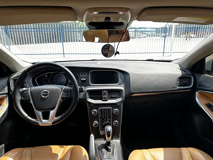 Volvo V40 2017 T 3 — фото 17