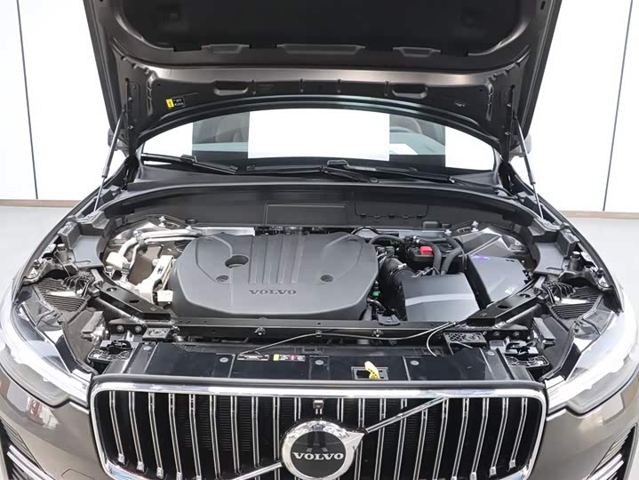 Volvo XC60 2025 B 5 4 WD — фото 8
