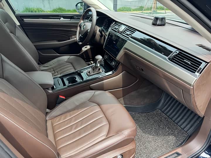 Volkswagen Phideon — фото 18
