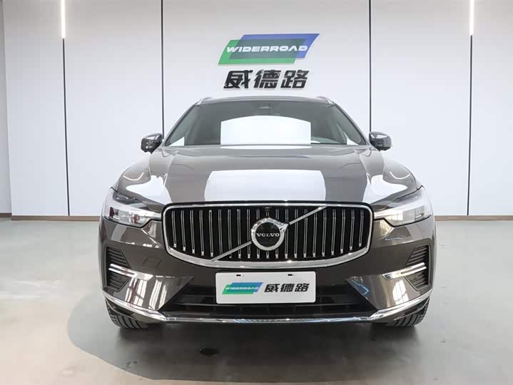 Volvo XC60 2025 B 5 4 WD — фото 2