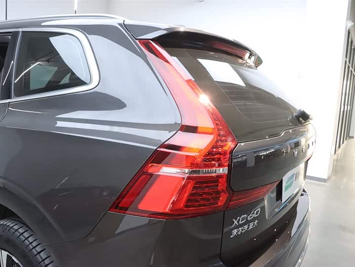 Volvo XC60 2025 B 5 4 WD — фото 24
