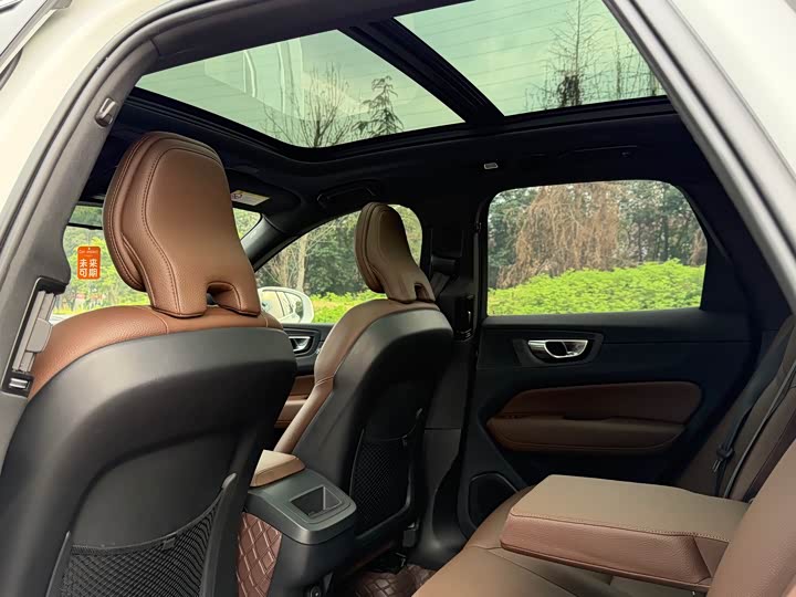 Volvo XC60 2023 B 5 4 WD — фото 10