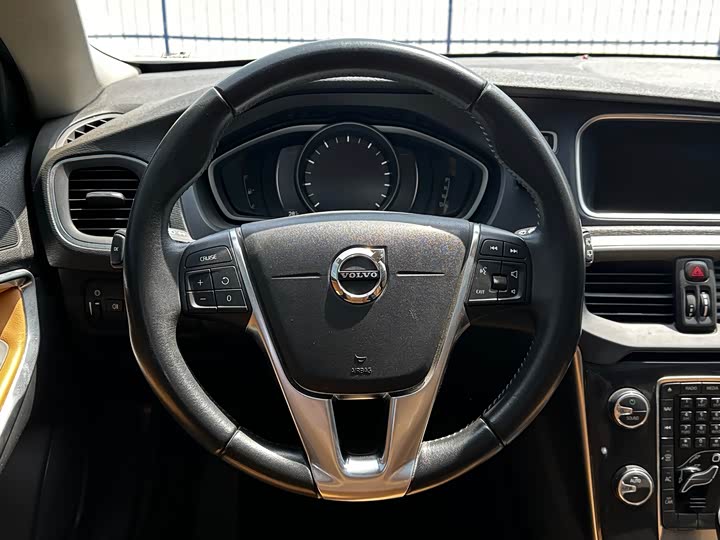Volvo V40 2017 T 3 — фото 18