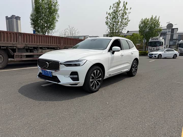 Volvo XC60 2023 B 5 4 WD — фото 3